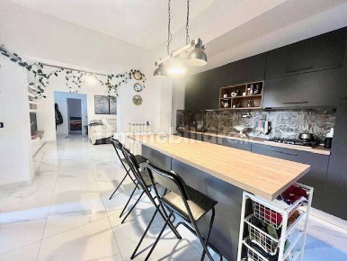 Foto Appartamento a Luni di 140 m² con 5 locali in vendita