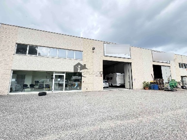 Foto Capannone industriale a Gavardo di 4000 m² con 2 locali in vendita
