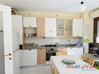 Foto Appartamento in Via Giulio Cesare, Vasto di 130 m² con 7 locali