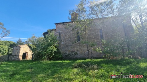 Foto Magazzino in località ciuciano, San Gimignano di 105 m² con 2 locali