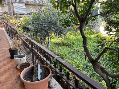 Foto Appartamento a Aci Catena Centro di 120 m² con 5 locali in vendita