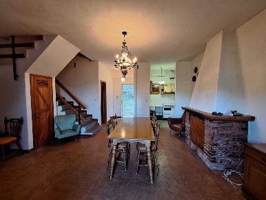 Foto Appartamento a Rocchetta di Vara di 61 m² con 5 locali in vendita