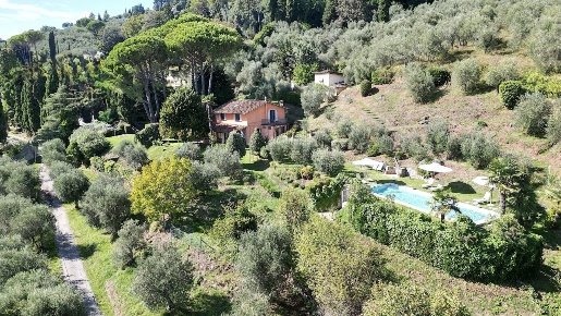 Foto Rustico in Via di Mastiano e Gugliano 1024, Lucca di 300 m² in vendita