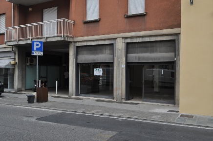 Foto Locale commerciale in via spezia 49, Collecchio Centro di 75 m²