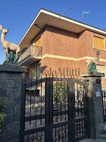 Foto Appartamento in Via Sangone 17, Alpignano di 120 m² con 5 locali