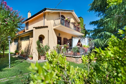 Foto Villa unifamiliare in Via Monte Santo, Grottaferrata Centro di 370 m²
