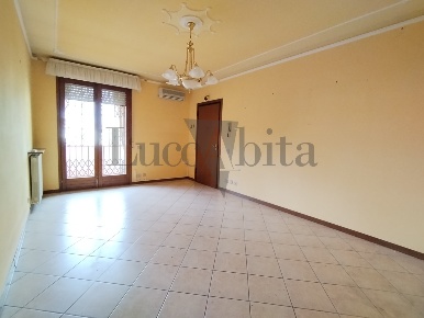 Foto Appartamento in Via Romana 622, Lucca Arancio di 75 m² con 5 locali