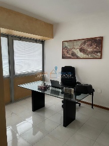 Foto Ufficio in Viale Roma 21, Massa Centro di 47 m² con 3 locali