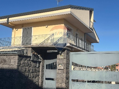 Foto Villa bifamiliare in via Serra Belvedere, Misterbianco Centro