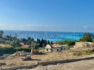 Foto Rustico in Via dei colli, Bordighera Zona Collinare di 375 m²