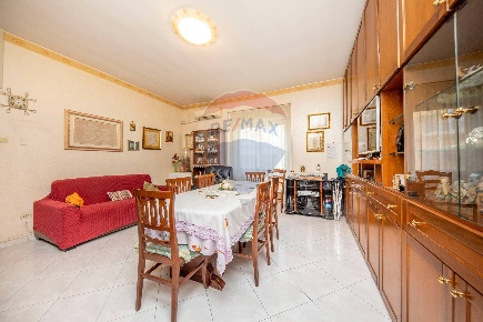 Foto Appartamento in Via Bronte, Catania Gioeni di 72 m² con 3 locali