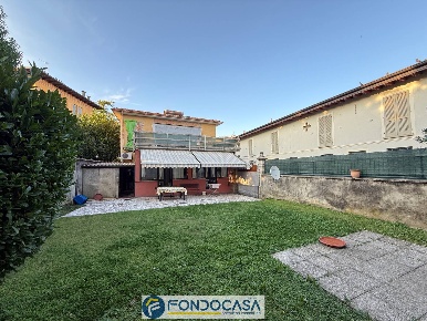 Foto Rustico a Rovato Centro di 340 m² con 10 locali in vendita