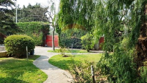 Foto Villa bifamiliare in Via Bari, Valenzano di 290 m² con 9 locali