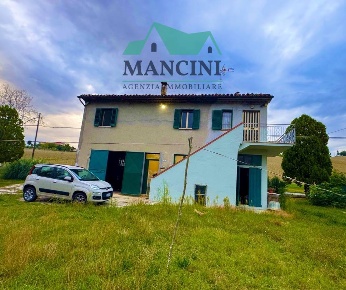 Foto Casa indipendente in VIA DEL LAVORO, Jesi di 85 m² con 4 locali