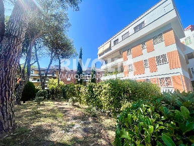 Foto Appartamento in Via Al Sesto Miglio, Roma Tomba di Nerone di 160 m²