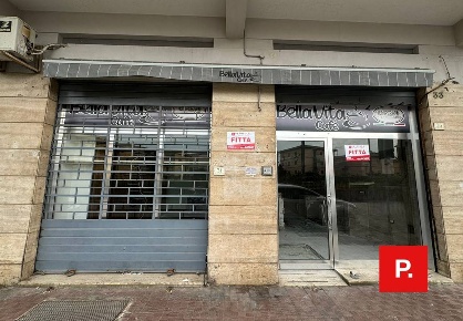 Foto Locale commerciale in via ferrarecce, Caserta di 45 m² con 1 locali