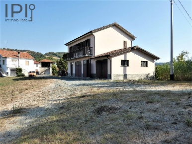Foto Casa indipendente in località taranche, Pareto di 160 m² con 4 locali