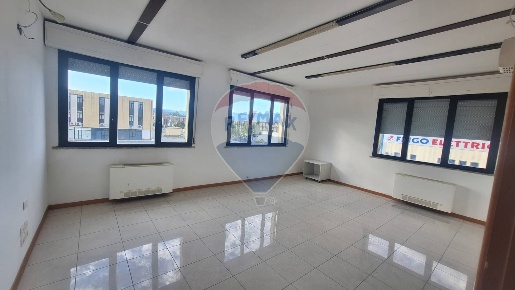 Foto Ufficio in VIA DEL GAVARDELLO, Arezzo Quarata di 80 m² con 4 locali