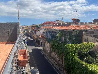 Foto Casa indipendente in Via G. Marconi, Nicolosi di 230 m² con 8 locali