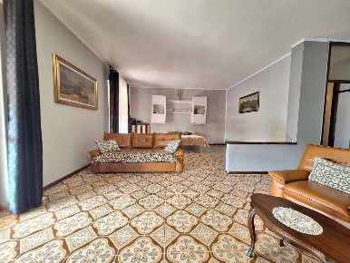 Foto Villa bifamiliare in via Mincio, Chiari Centro di 180 m² con 5 locali