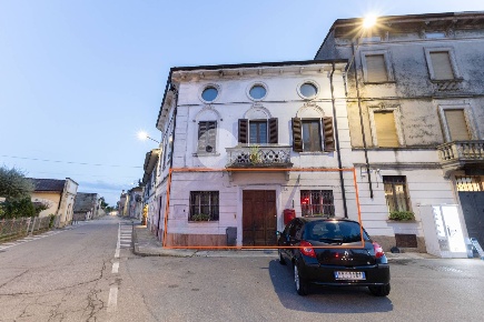 Foto Ufficio in Piazza Roma, Persico Dosimo Dosimo di 90 m² in vendita