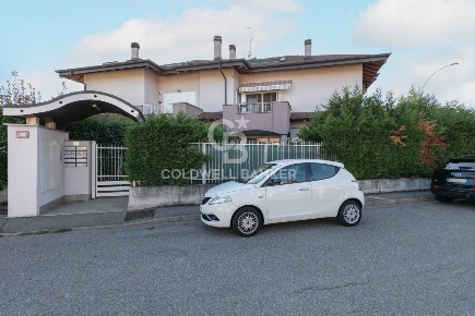 Foto Appartamento in Via Montoro, Busto Arsizio Borsano di 110 m²