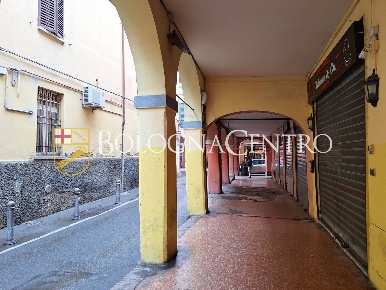 Foto Attività commerciale in Via Broccaindosso, Bologna San Vitale di 35 m²