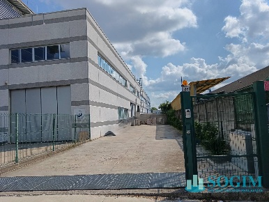 Foto Capannone industriale in via Caravaggio, Desio di 350 m² in vendita