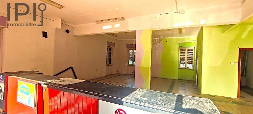 Foto Locale commerciale in Via Garibaldi, Carcare Centro di 130 m²