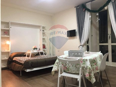 Foto Appartamento in Via Largo S.S. Apostoli, Napoli Tribunali di 35 m²