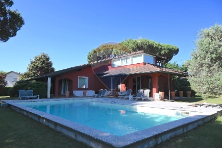 Foto Casa indipendente in Via Madonna della Motta, Dormelletto di 270 m²