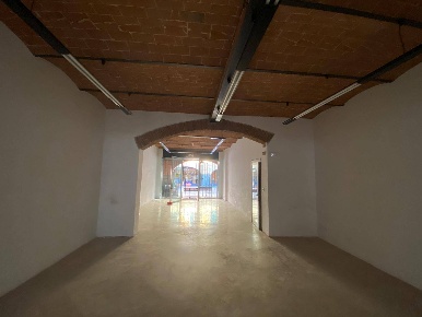 Foto Locale commerciale in corso giacomo matteotti, Cascina Centro