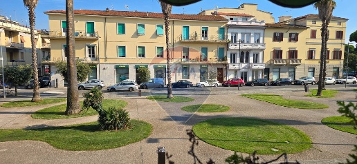 Foto Appartamento a Viareggio Centro di 125 m² con 6 locali in vendita