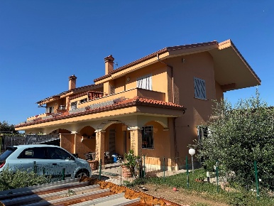 Foto Appartamento in via delle Calcare, Rocca di Papa Centro di 120 m²
