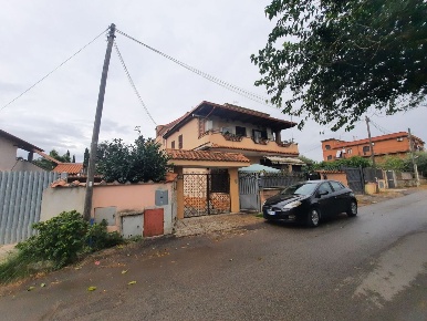 Foto Attico a Roma di 77 m² con 3 locali in vendita