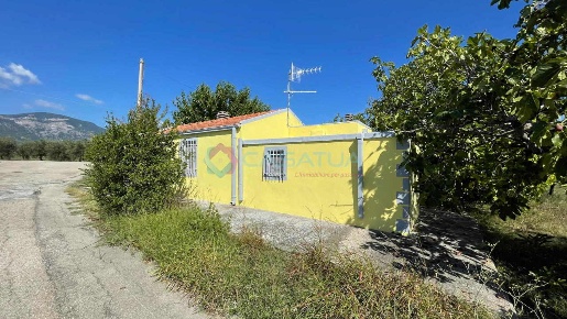 Foto Villa singola a Civitella Casanova con 6 locali in vendita