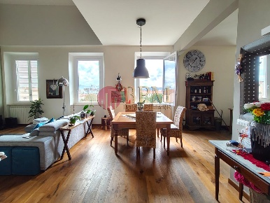 Foto Appartamento in Piazza della Vittoria 10, Livorno di 130 m² in vendita