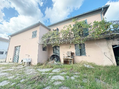 Foto Casa indipendente a San Costanzo di 170 m² con 5 locali in vendita