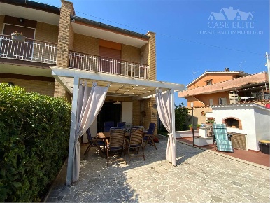 Foto Villa a schiera in VIA AMALFI  2, Ardea Lido dei Coralli - Sabbiedoro