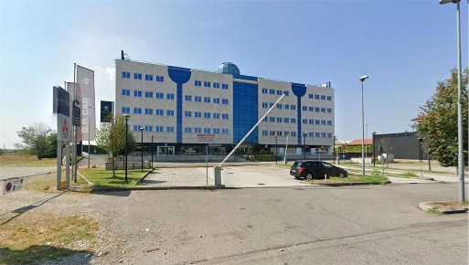 Foto Ufficio in Strada SP 13 70, Concorezzo di 327 m² con 1 locali