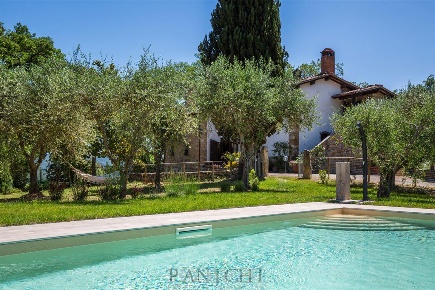 Foto Rustico a Asciano di 407 m² con 10 locali in vendita