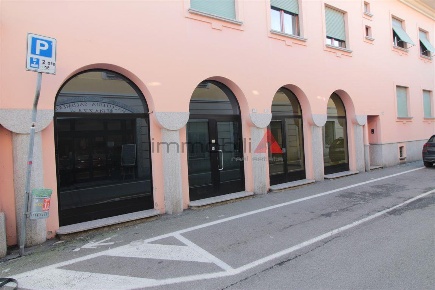 Foto Negozio a Brugherio di 75 m² con 2 locali in affitto