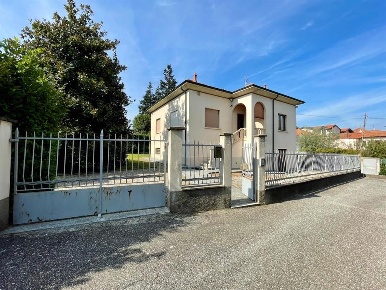 Foto Villa unifamiliare in Vi Cottalorda, Azzate Centro di 180 m²