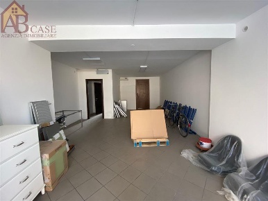 Foto Negozio in via mazzini, Gambolò Centro di 54 m² con 1 locali