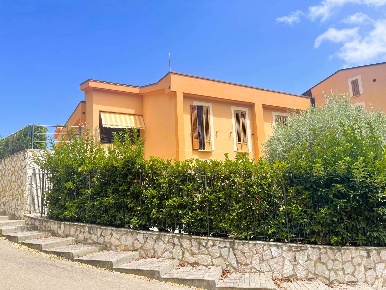Foto Appartamento a Cefalù Centro di 113 m² con 6 locali in vendita