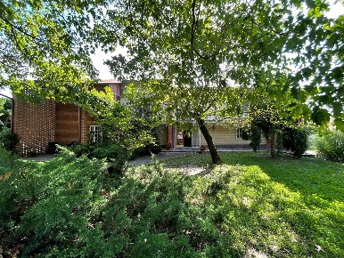 Foto Casa indipendente a Casale Monferrato di 365 m² con 10 locali