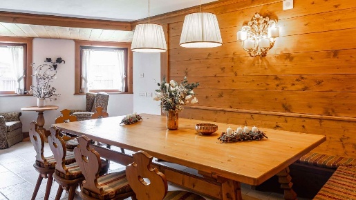 Foto Appartamento in Via Rododendro, Tarvisio Centro di 129 m² con 8 locali