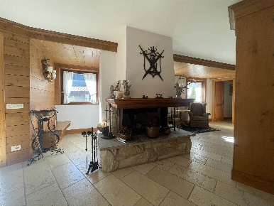 Foto Appartamento in Via Rododendro, Tarvisio Centro di 203 m² con 8 locali