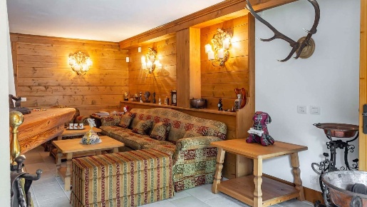 Foto Appartamento in Via Rododendro, Tarvisio Centro di 203 m² con 8 locali