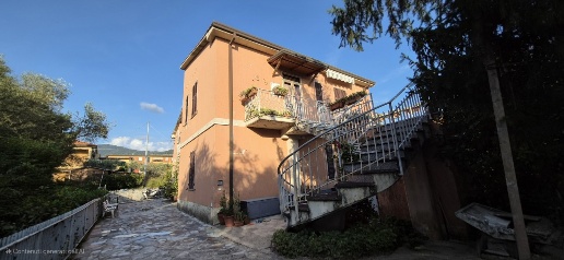 Foto Appartamento a Castelnuovo Magra Colombiera Molicciara di 150 m²